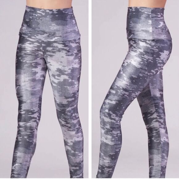 Emily Hsu Silver Camo Graphite Warrior High Waisted Legging- Size Medium - Picture 1 of 7